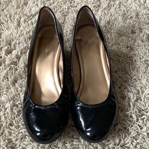 BCBG black patent wedges